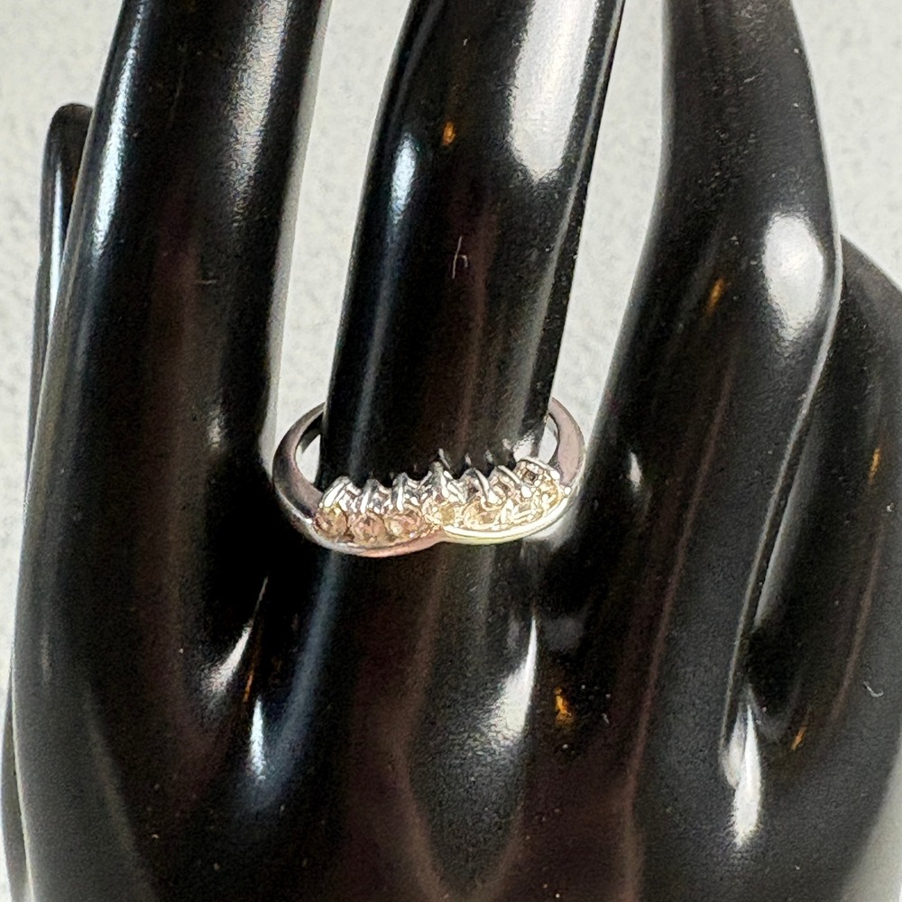 Silver Tone Chevron V Ring with Seven Clear Round Stones Size 7.5